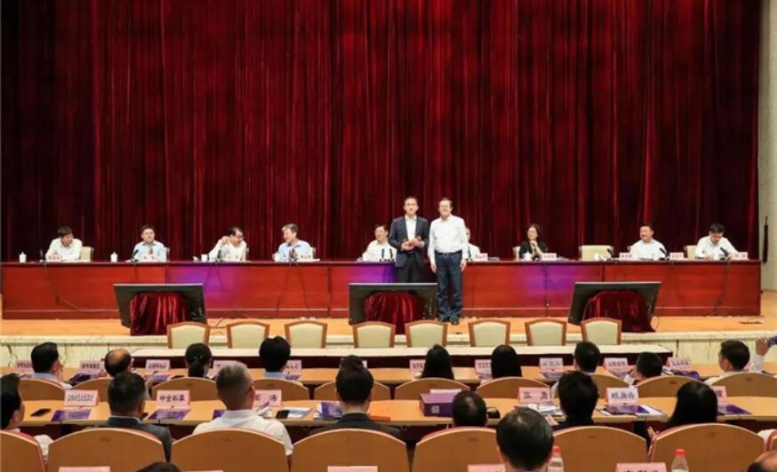 英方软件获颁“外滩牛”荣誉奖项，并与中船海舟达成技术合作