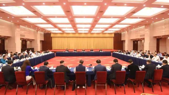 浙江省政协举行政企协商会，新华三集团总裁于英涛受邀参会，并作主题发言