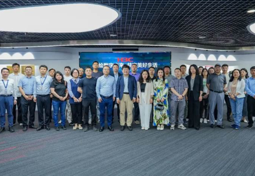 新华三发布高校管理决策AI一体机，以AI赋能教育数字化转型